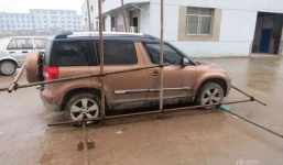 Nhân viên “trói cứng” xe của sếp để đòi thưởng Tết