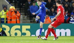  Jamie Vardy chói sáng, Leicester City 'nhấn chìm' Liverpool