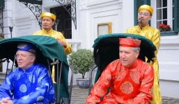 Video: Đại sứ Canada hát 'Phút giao thừa lặng lẽ' tặng Việt Nam