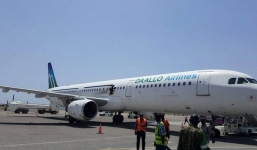 Máy bay chở khách hạ cánh khẩn cấp vì lỗ hổng 'khủng' trên thân