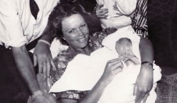 Điều gì sẽ xảy ra nếu bạn chào đời trên máy bay?