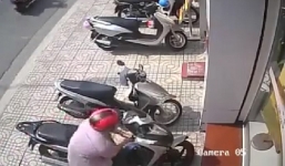 Trộm bẻ khóa 'cuỗm' xe SH dựng trước cửa ngân hàng trong nháy mắt