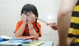 Cách ứng xử nên làm của cha mẹ khi con bị điểm kém