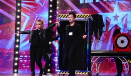 Vietnam's Got Talent 2016: Màn ảo thuật mạo hiểm đầy hồi hộp