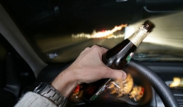 Ngày Tết, đã lái xe thì đừng rượu bia