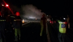 Video: Xe Lexus bốc cháy như đuốc trên cao tốc Hà Nội - Hải Phòng