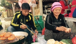 Rộn ràng phiên chợ quê ngày Tết