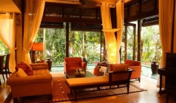 Ba biệt thự xa hoa của Lý Nhã Kỳ, Hà Kiều Anh, Ngô Mỹ Uyên