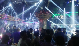 “Kiều nữ tuổi teen” ăn mặc khêu gợi phục vụ trong các quán bar, nhà hàng