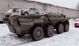 Video: Cảnh sát rượt đuổi 2 gã say rượu lái xe bọc thép lúc nửa đêm