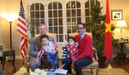 Video: Đại sứ Mỹ viết thư pháp, chúc Tết bằng Tiếng Việt