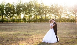 Cựu Hoa hậu Thế giới bất ngờ lên xe hoa