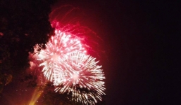 Cận cảnh màn bắn pháo hoa tuyệt đẹp mừng Tết Bính Thân tại Hà Nội