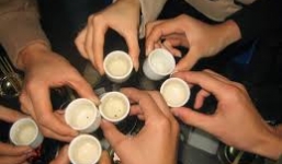 Uống rượu say ngày Tết, 1 người tử vong