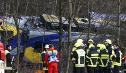 Video: Hiện trường tàu hỏa đâm nhau kinh hoàng tại Đức