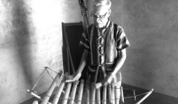 Nhà Rông và đàn Tơ rưng làm nên sự đặc biệt trong đời già làng A Wer