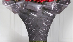 Chi 289 triệu mua một bó hoa hồng trong ngày Valentine