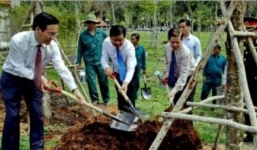 Bí thư Thành ủy Đinh La Thăng dự lễ nhận Bằng Di tích Địa đạo Củ Chi