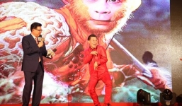 Video: “Tề Thiên Đại Thánh” múa gậy thiết bảng chào xuân Bính Thân