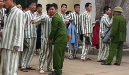 Trinh sát trại giam khám phá các chiêu giấu đồ cấm