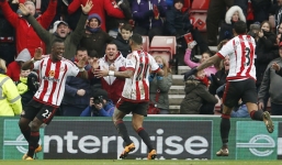 Tân binh tỏa sáng, Sunderland đánh bại Man Utd