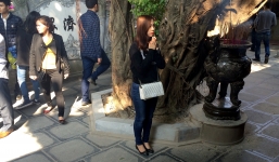 Thiếu nữ nô nức đi chùa Hà cầu duyên đầu năm