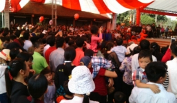 Nô nức chen chân dự hội đền Măng Sơn