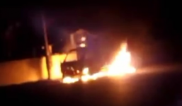 Video: Bố ôm con gái thoát khỏi ôtô bốc cháy trong đêm Valentine