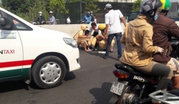 Chặn xe vi phạm, CSGT bị 2 thanh niên tông trực diện