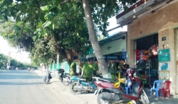 Nam sinh lớp 9 bị nhóm thanh niên lạ mặt đâm chết trước cổng trường 