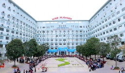 Học sinh Hà Nội xếp 10.000 chậu lúa non tạo hình bản đồ Tổ quốc