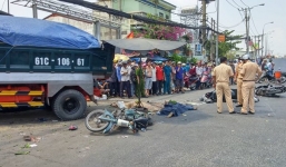 Xe ben lao vào chợ ở Sài Gòn, 2 người chết tại chỗ