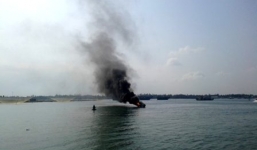 Ca nô du lịch bốc cháy dữ dội ở Hội An 