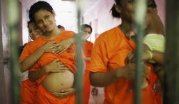 Trẻ được sinh ra trong trại giam được nuôi thế nào?