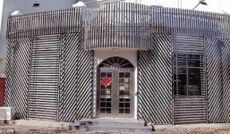 Sốc trước hành động đại gia bọc thép toàn bộ biệt thự