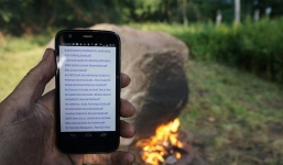 Hòn đá bí ẩn phát ra wifi khi châm lửa đốt