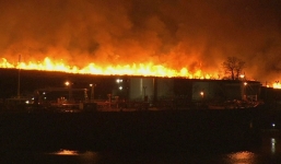 Video: Cháy lớn gần nhà máy lọc dầu New Jersey