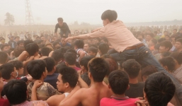 Trèo qua đầu nhau để cướp phết