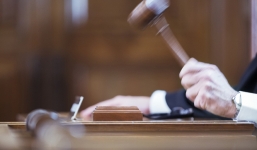 Sát hại 4 người, cậu bé 4 tuổi bị tù chung thân?