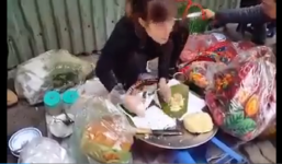 Chị bán xôi gây sốt cộng đồng mạng nhờ tốc độ gói xôi kinh ngạc