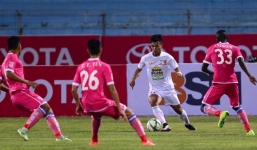 Thắng '5 sao' CLB Hà Nội, HAGL dẫn đầu bảng xếp hạng