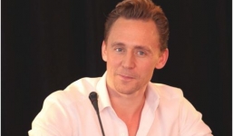 Tom Hiddleston chia sẻ về về kế hoạch đến Việt Nam năm 19 tuổi
