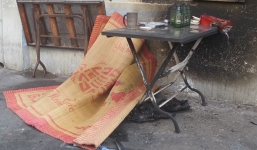 Uống hết 6 chai bia, người đàn ông tưới xăng lên người tự thiêu