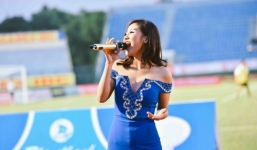 Văn Mai Hương đốt cháy ánh nhìn trên sân cỏ