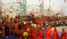 'Cướp lộc' tại lễ hội Cầu ngư ở ven biển Nghệ An