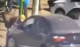 Trả giá khi ném đá vào xe của 'đầu gấu'