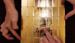 Giá vàng hôm nay 23/2: đô la phục hồi khiến giá vàng lao dốc