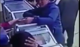 Tên trộm táo tợn giả vờ mua iPhone rồi cướp luôn