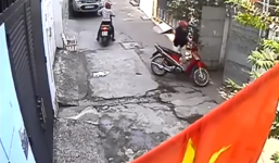 Video: Trộm ngang nhiên bẻ khóa trộm xe ngay trước cửa nhà