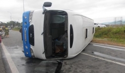 Đà Nẵng: Xe chở công nhân bị lật, 16 người nhập viện